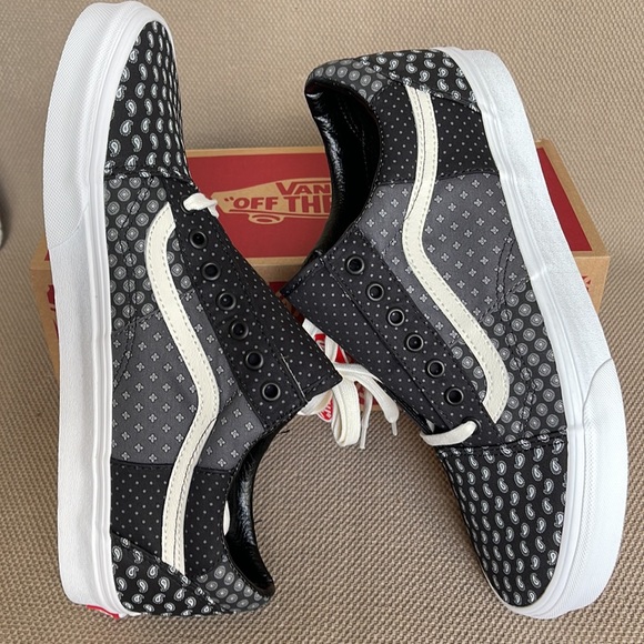 Vans WMNS Old Skool Tie Print Patch Work Black / True White Sneakers - Picture 12 of 16